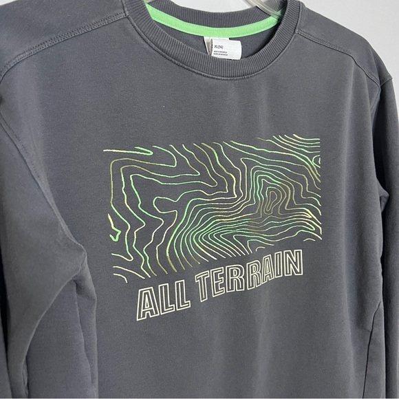 All in Motion Boys Gray Crewneck Sweater with Bold Green Design Size 14 EUC - Picture 2 of 5